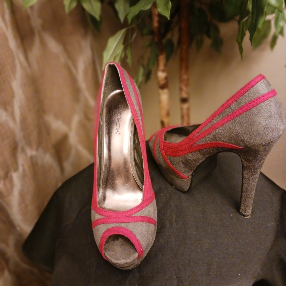 Gray & red pumps sz 9 - Picture 8 of 8
